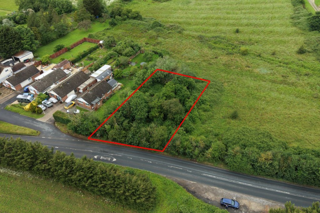 Lot: 88 - LAND WITH POTENTIAL - Aerial Photo 1